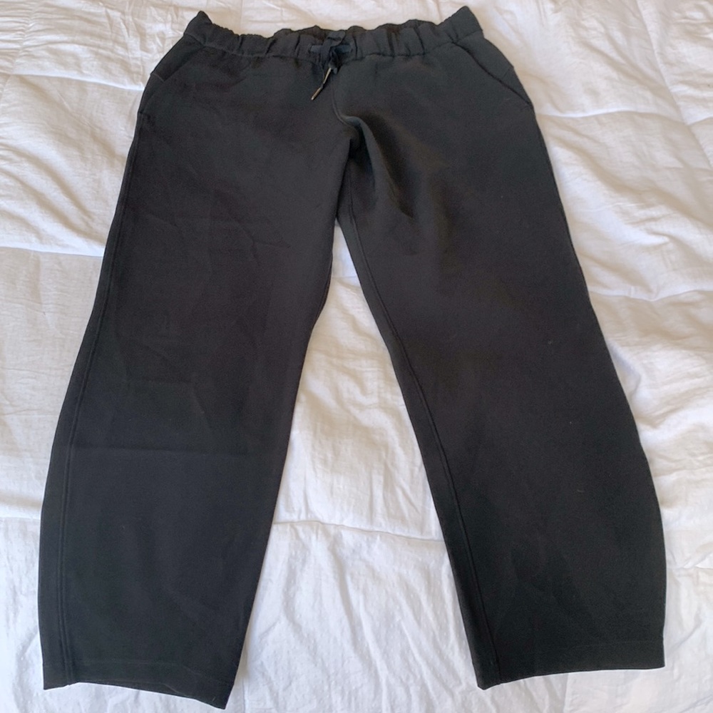 NWOT black Lululemon on the fly pants 7/8ths length size 10